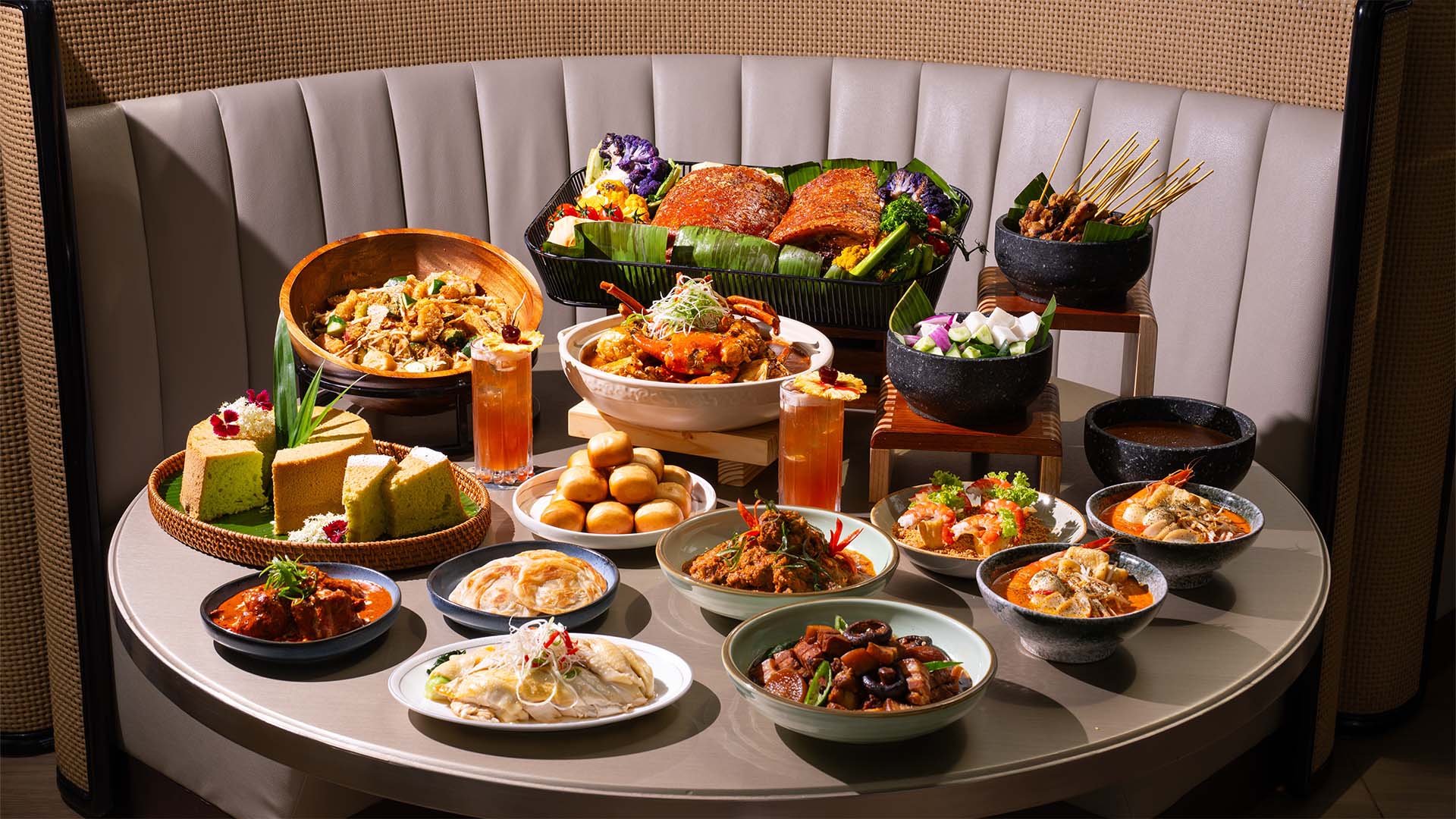RISE Restaurantでは、8月9日にナショナルデーを祝う華やかなビュッフェをご用意しております。