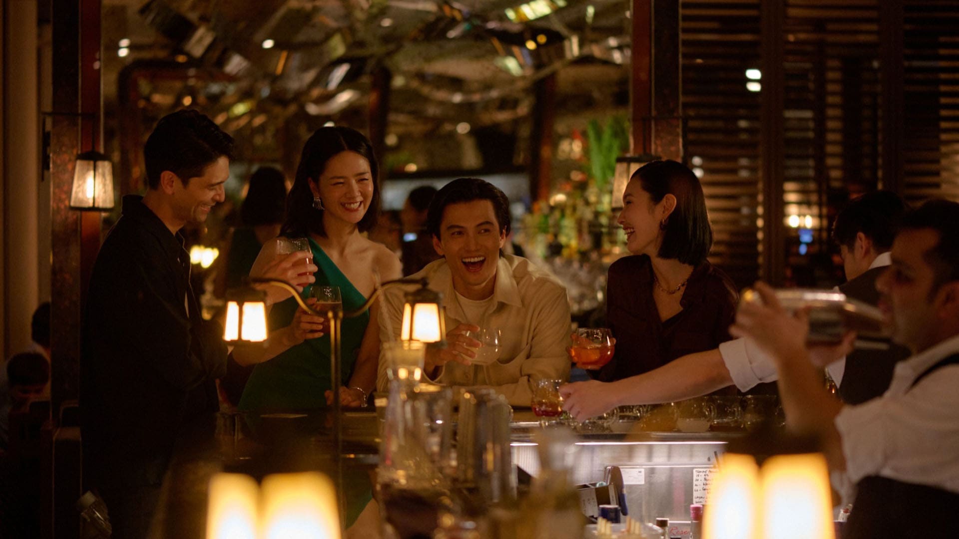 大切な方と過ごす大晦日のお祝いやディナーに最適な、Spago Barのプライベート感あふれるダイニングエリア
