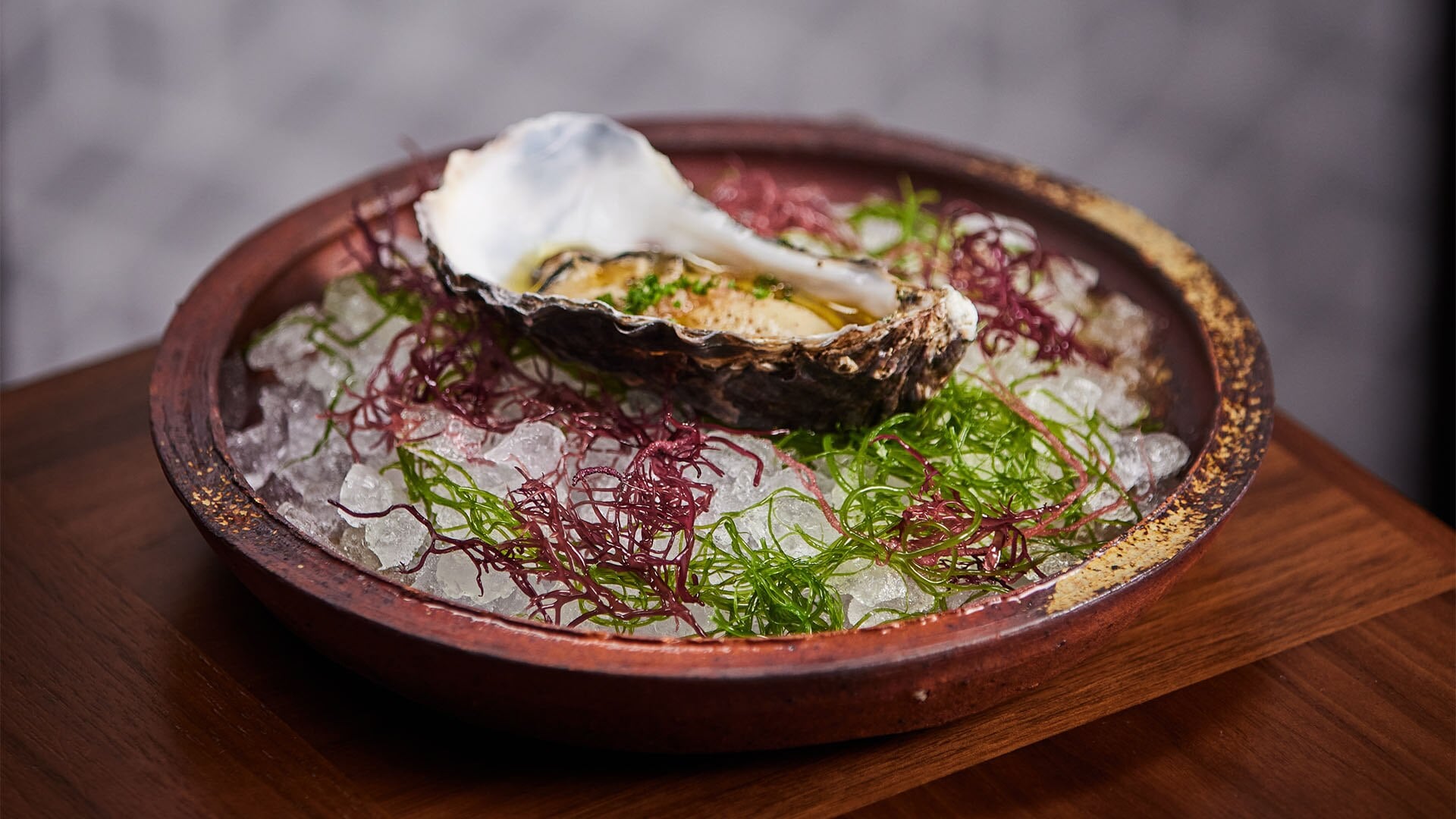 シンガポール屈指の日本食高級ダイニングレストラン、Waku Ghinの牡蠣