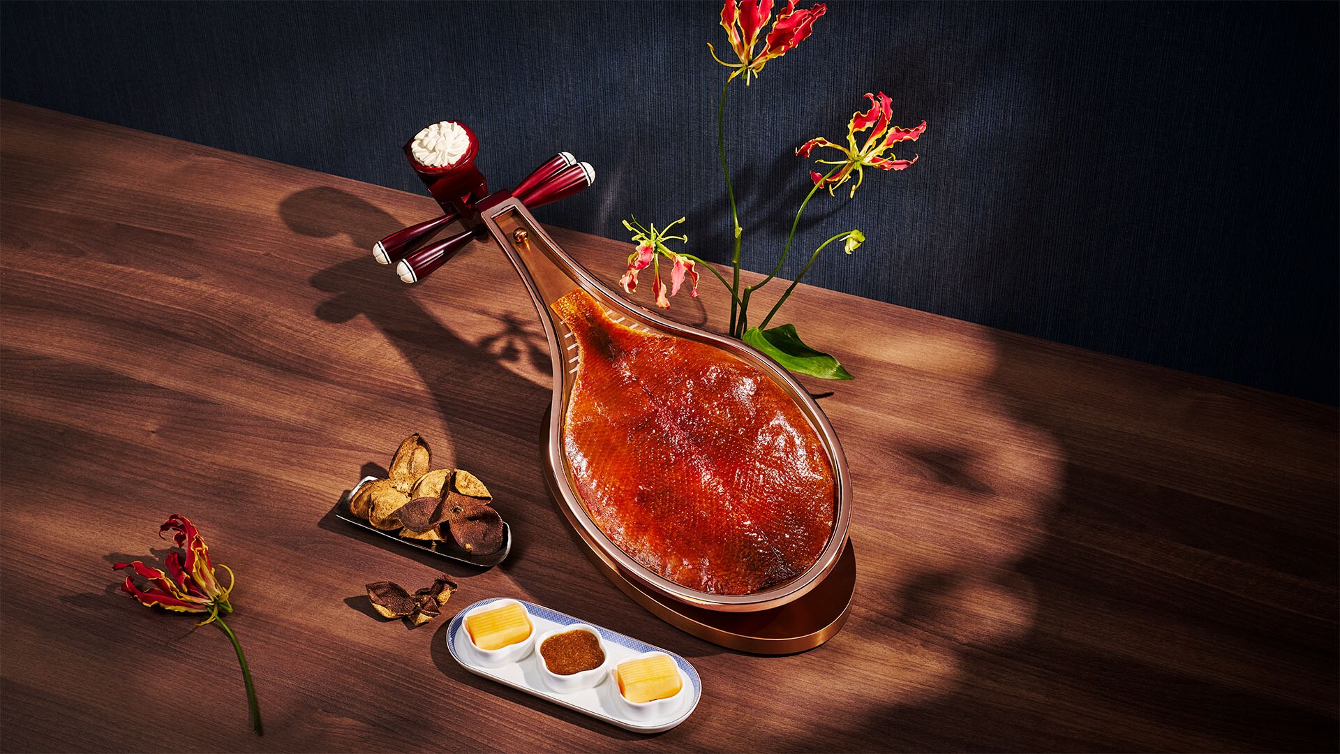 Roasted "Pipa Duck", シンガポールで新たにミシュラン一つ星を獲得した中国料理レストラン、Jin Ting Wanのシグネチャーディッシュ
