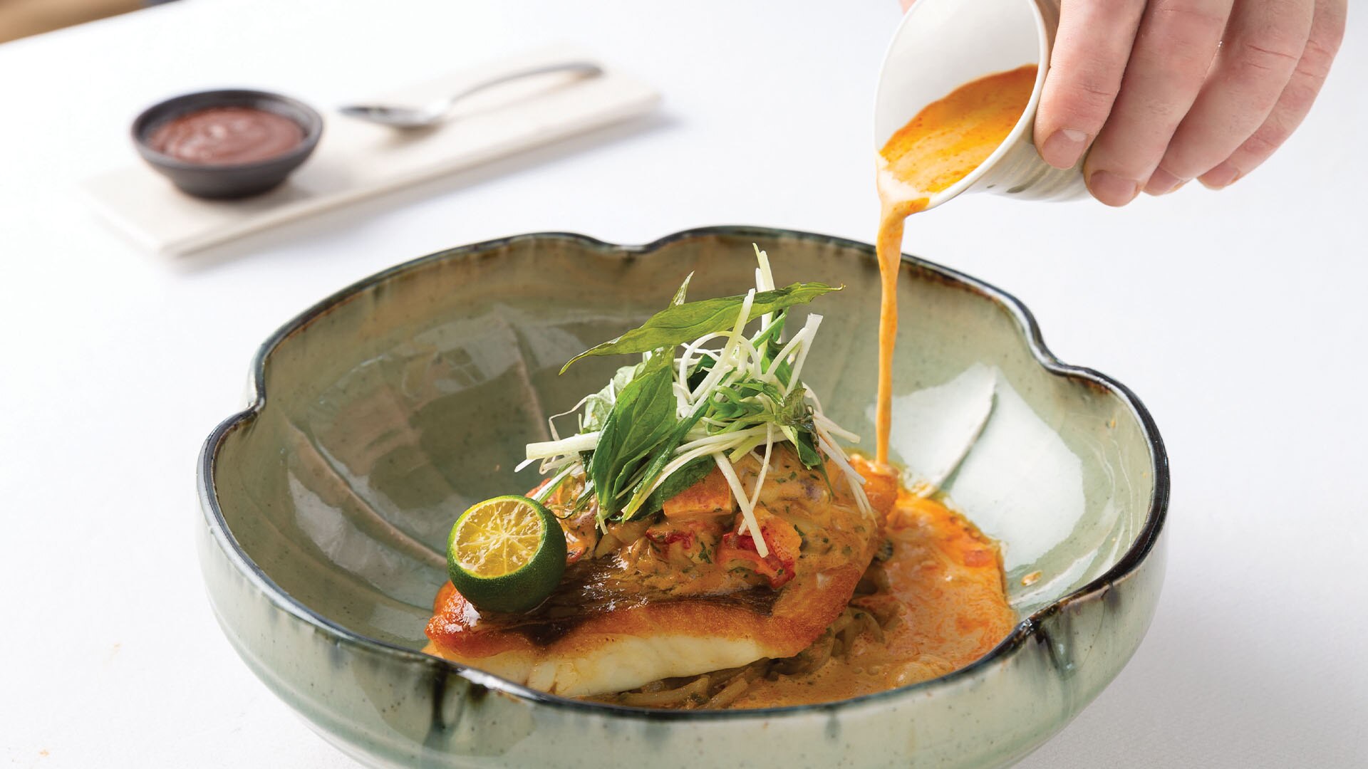 シンガポールにあるMICHELIN Guide掲載レストラン、Spagoでお楽しみいただけるSea Bream "Laksa"