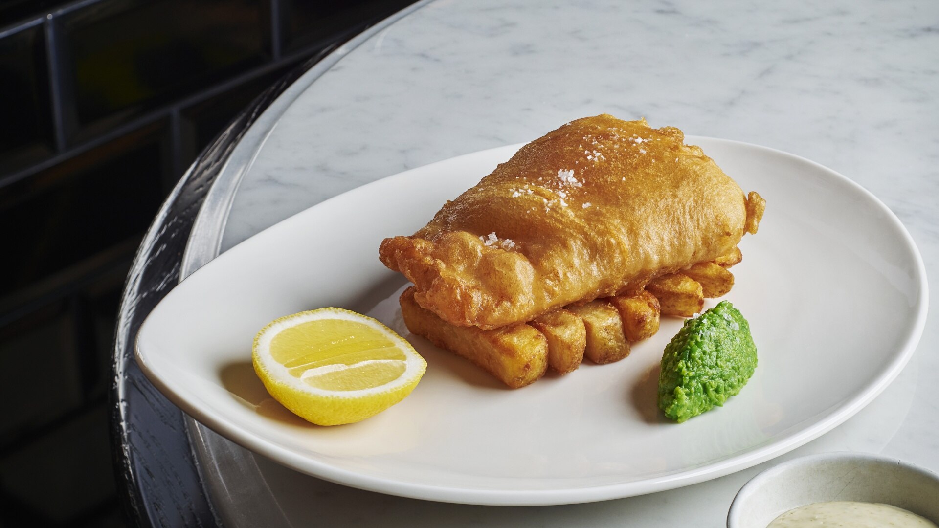 シンガポールのペット同伴可能なレストラン、Bread Street KitchenのFish & Chips