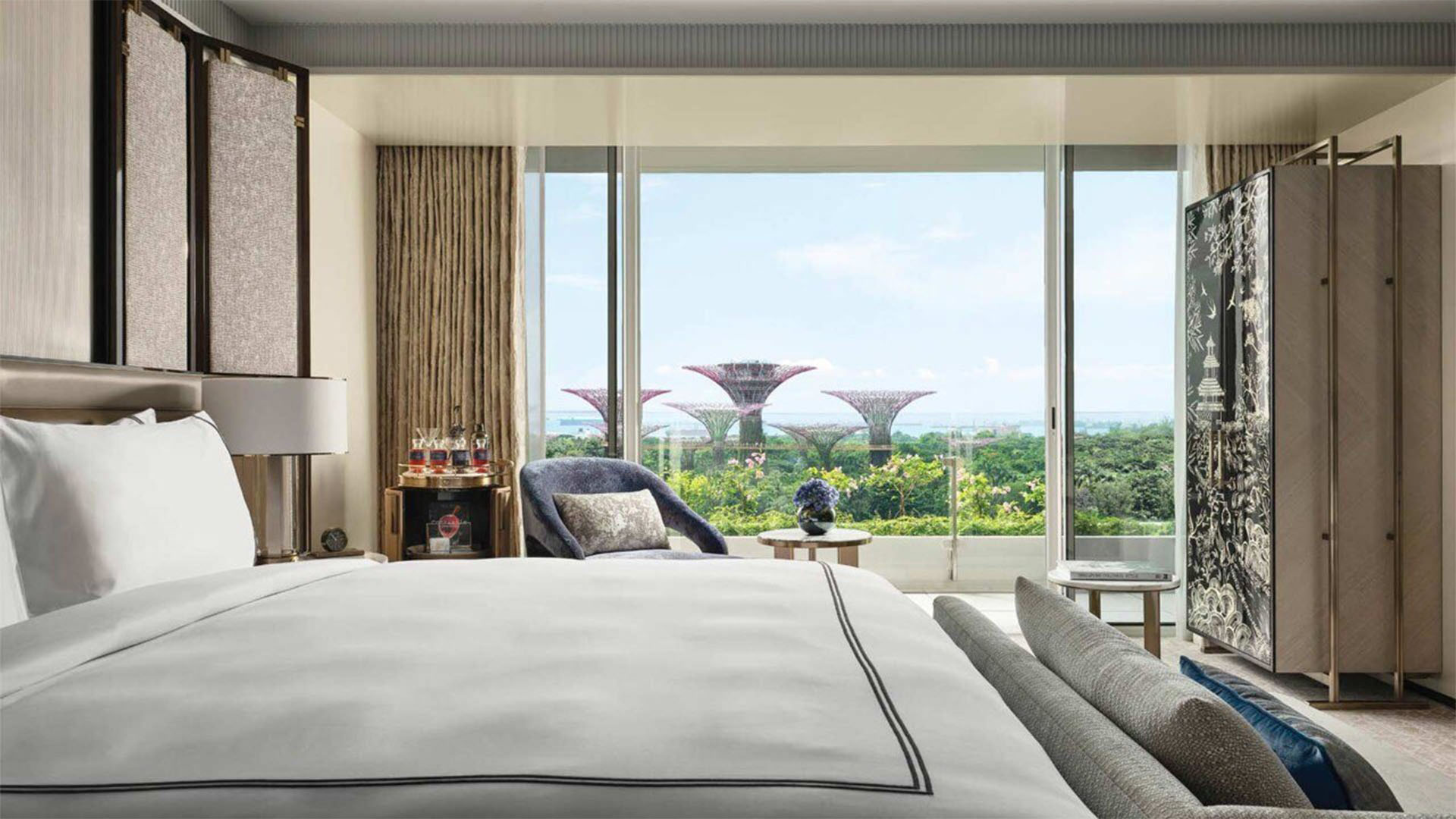 お父様にシンガポールの最高級ホテルでのリラックスした滞在を贈りましょう