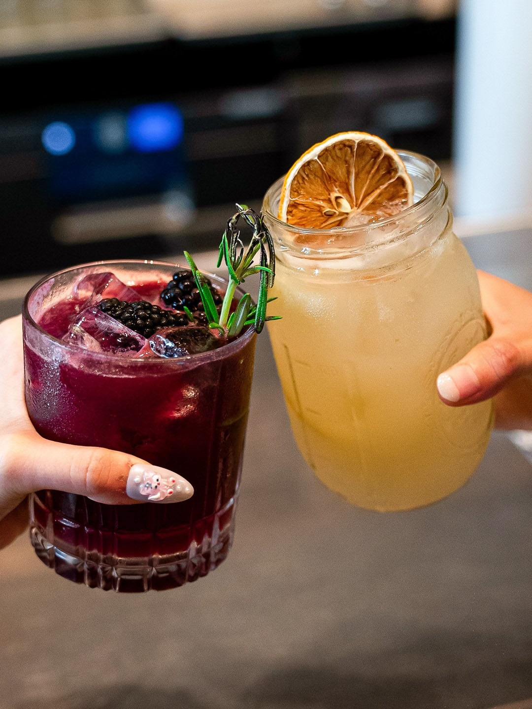 ディナー前の一杯　シンガポール　Black Tap