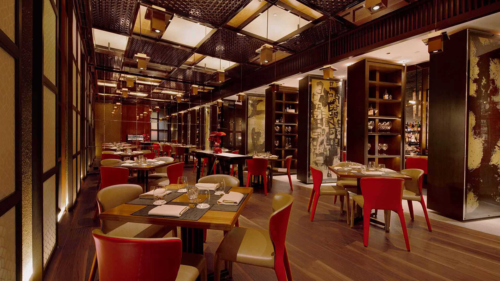 プライベートイベントやカンファレンスに対応可能なシンガポールのミシュランレストランWaku Ghinのメインダイニングホール