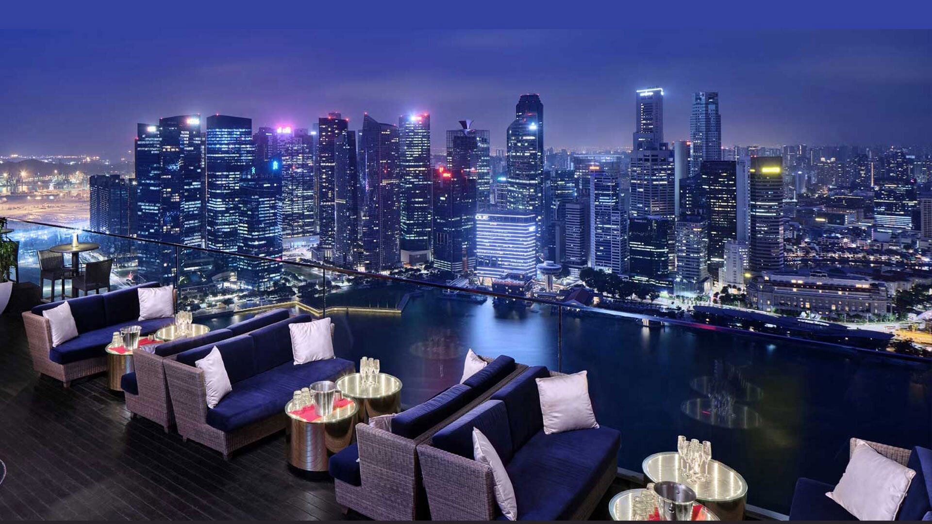 シンガポールの眺めを誇るマリーナベイ・サンズのルーフトップバーCE LAVI