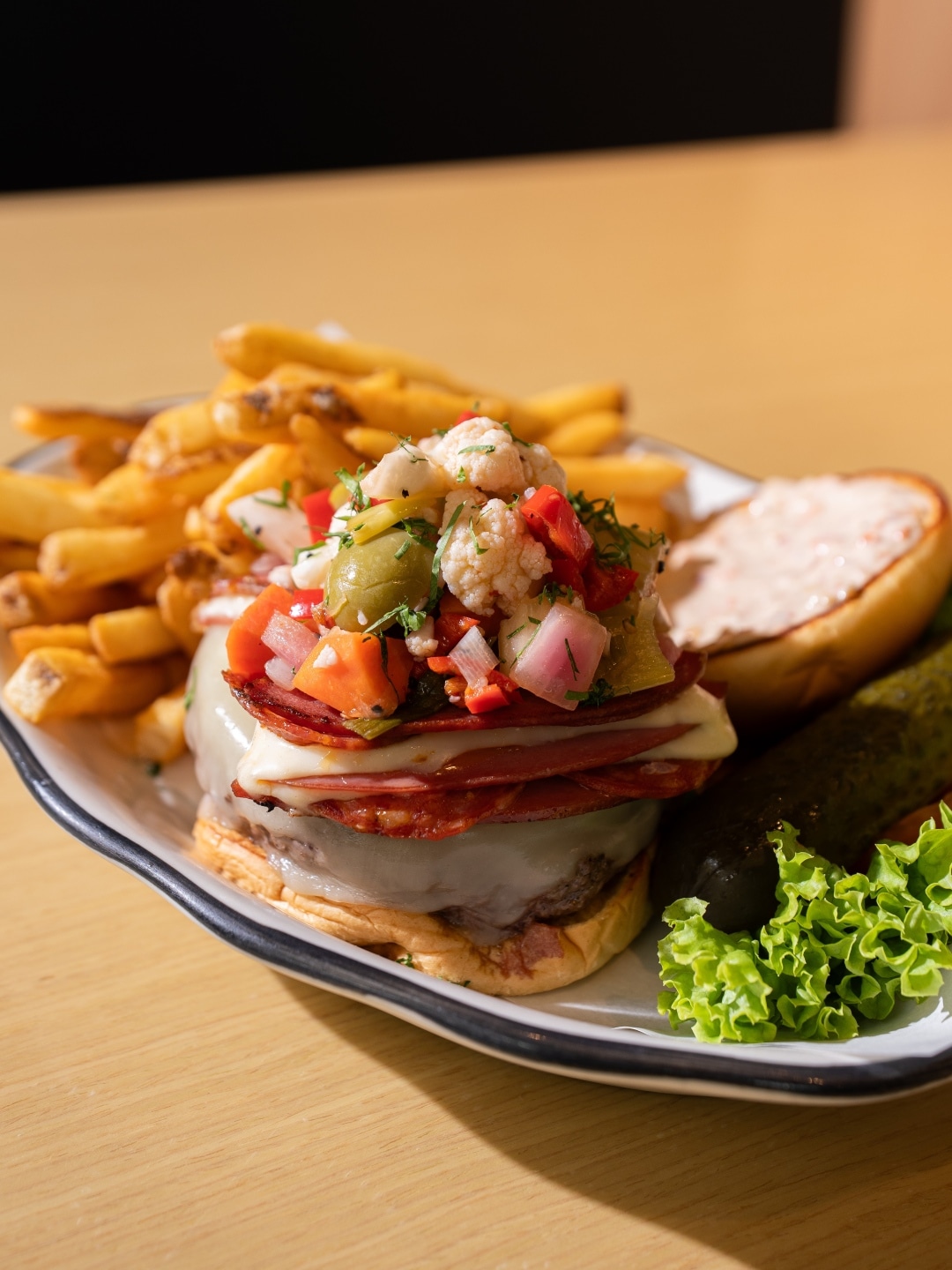 Black Tap Craft Burgers & Beer | シンガポールのレストラン