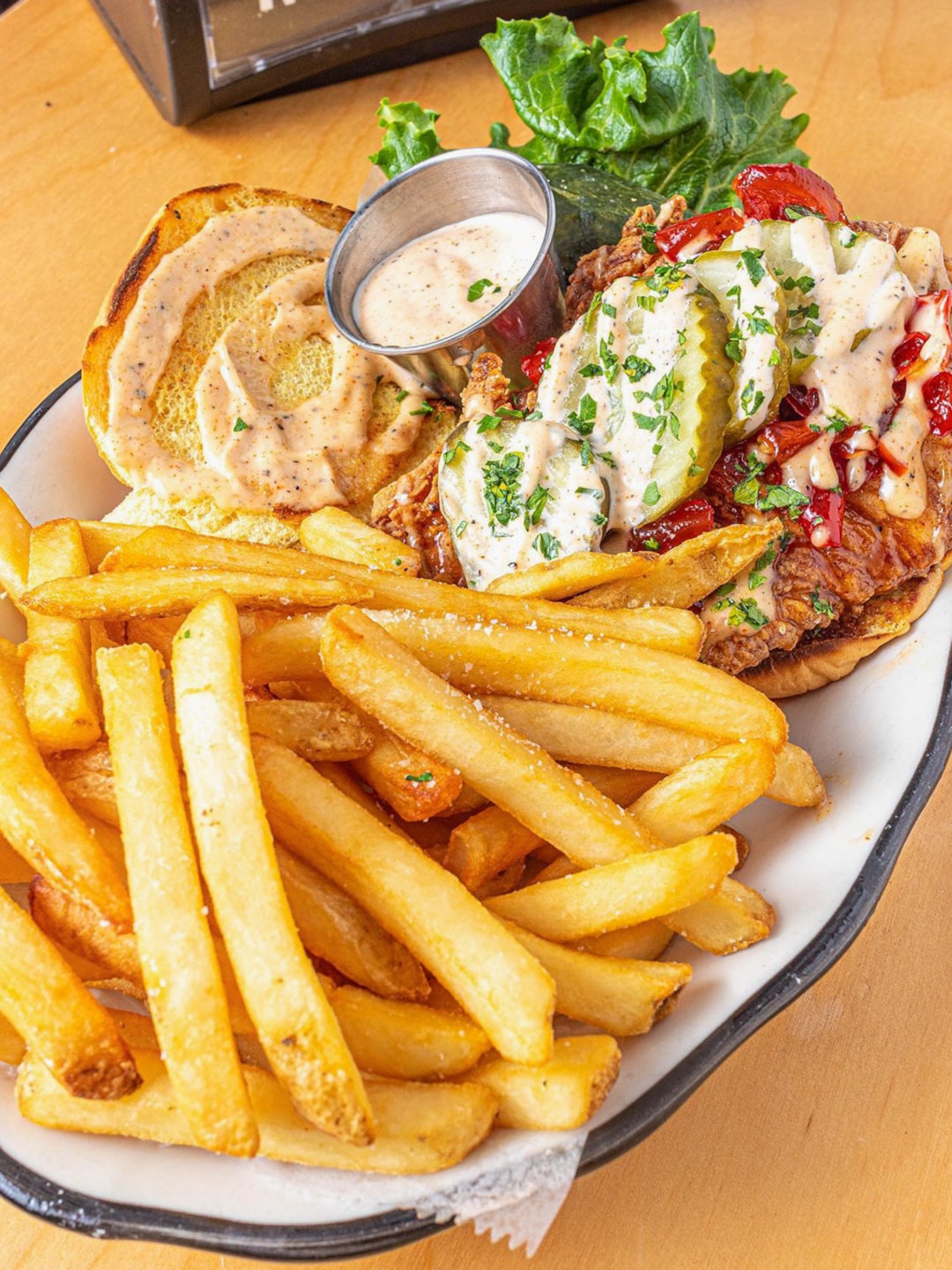 Black Tap Craft Burgers & Beer | シンガポールのレストラン