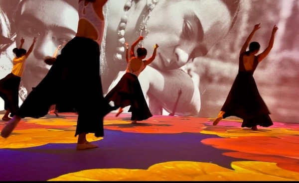 「Immersive Biography Performance」 by ダンス・スペクトラム・インターナショナル(Dance Spectrum International) 