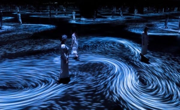 「Moving Creates Vortices and Vortices Create Movement(動きが渦を生み、渦が動きを生む)」