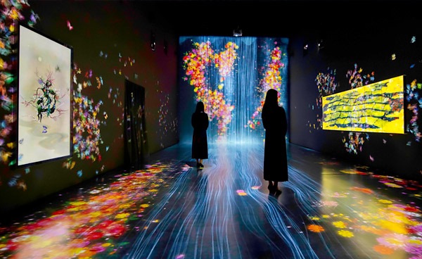 『FUTURE WORLD: アートとサイエンスが出会う場所』展