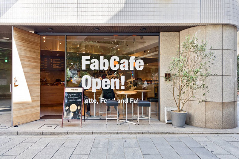 アートサイエンスミュージアムロビーのFabCafe Singapore。