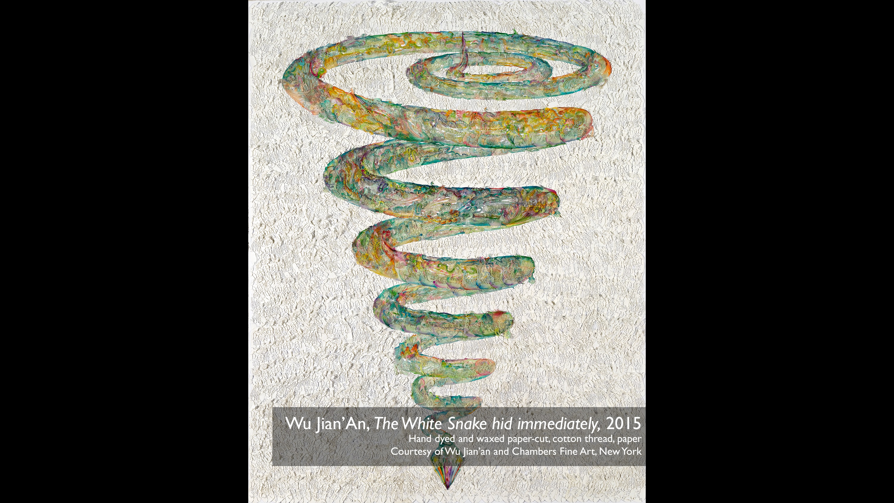 ウー・ジェンアン、「The White Snake hid immediately」(2015年)、手染紙とろう紙、木綿糸、紙。Wu Jian’anおよびChambers Fine Art (New York) 提供