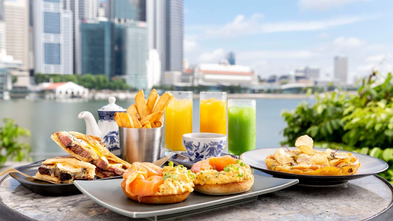 Bagel and fresh juice at Bread Street Kitchen after visiting instagrammable places in Singapore