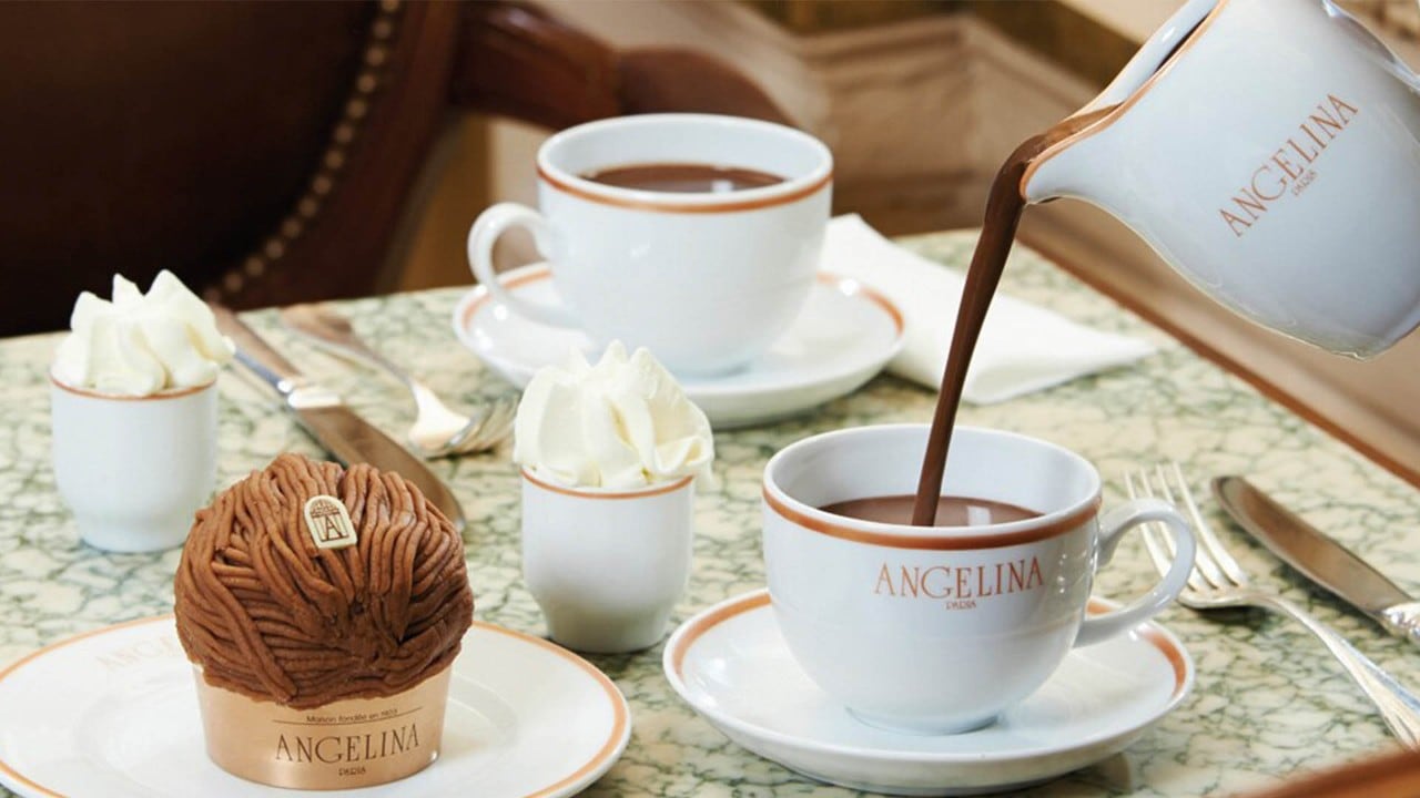 Cupcake shaped dessert covered with chestnut vermicelli and hot chocolate at Angelina, an instagrammable cafe in Singapore