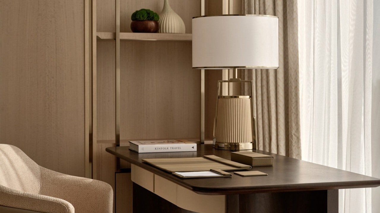 Paiza Family Suite Working Den